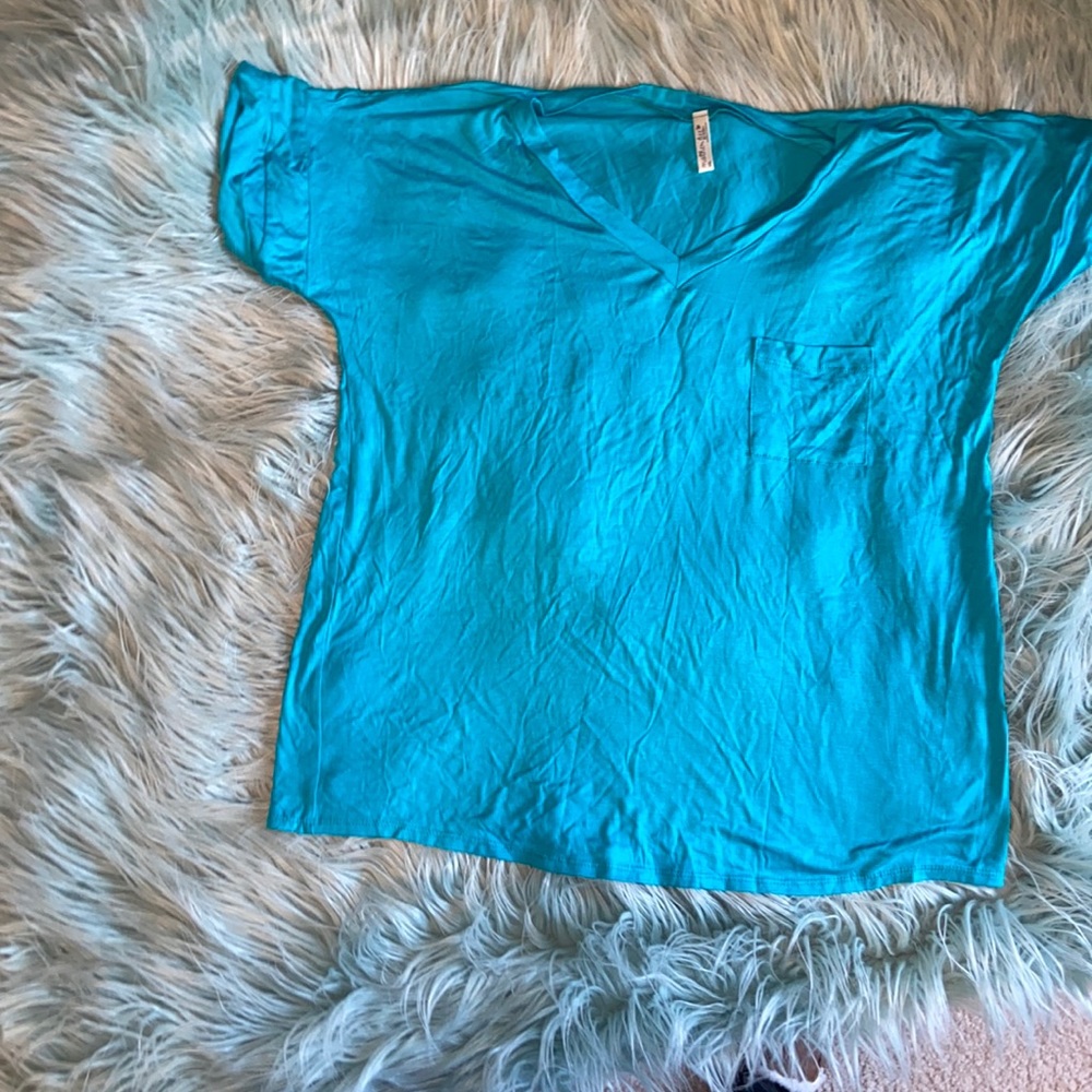 Motherbee Maternity Pocket V neck tee